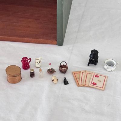 Vintage Wooden Doll House, Button Leg Dolls, and More (DR-DZ)