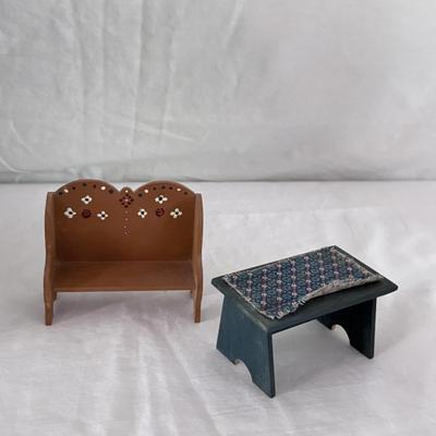 Vintage Wooden Doll House, Button Leg Dolls, and More (DR-DZ)