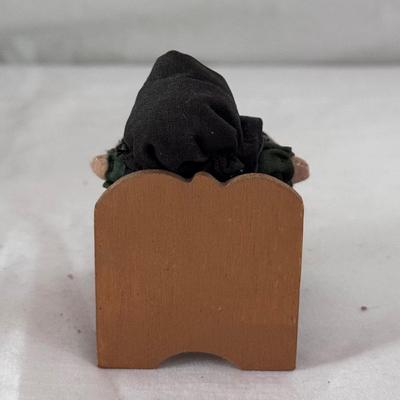 Vintage Wooden Doll House, Button Leg Dolls, and More (DR-DZ)