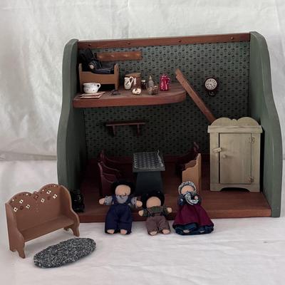 Vintage Wooden Doll House, Button Leg Dolls, and More (DR-DZ)