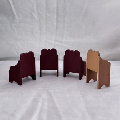 Vintage Wooden Doll House, Button Leg Dolls, and More (DR-DZ)