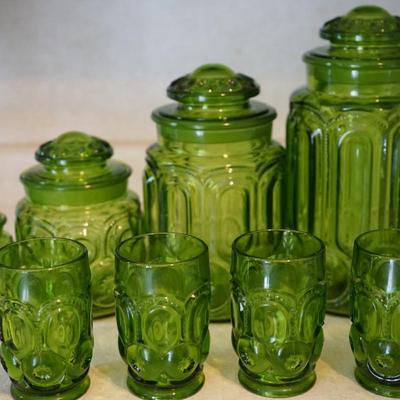 VINTAGE LE SMITH GREEN 70'S MOON & STARS CANNISTER SET. W/ MATCHING TUMBLERS