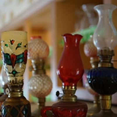 GROUPING OF FIVE 1960'S MINIATURE KEROSENE LAMPS RUBY RED, BLUE, STAINED GLASS AND MINI GWTW
