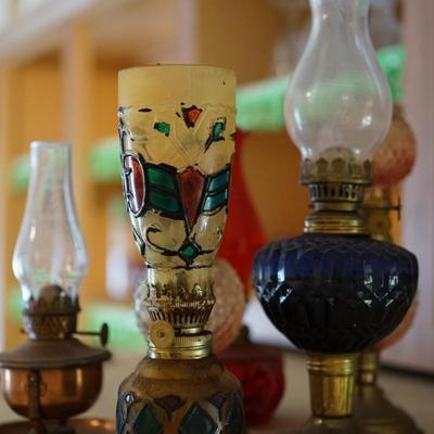 GROUPING OF FIVE 1960'S MINIATURE KEROSENE LAMPS RUBY RED, BLUE, STAINED GLASS AND MINI GWTW