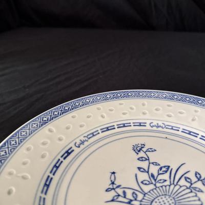Rice Eye Patterned Blue and White Plates (K-DZ)