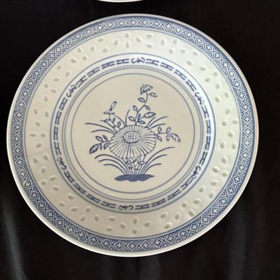 Rice Eye Patterned Blue and White Plates (K-DZ)