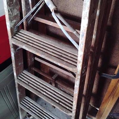 5' Wooden Ladder