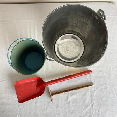 D880 Ohio Art Co. Patriotic Pails