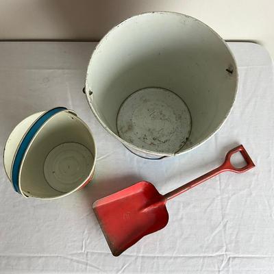 D881 Ohio Art Cowboy & Native Americans Sand Pails