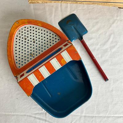 D883 Sand Boat Toy Made By T. Cohn, Inc. No 15