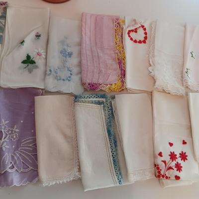 AN ASSORTMENT OF HANKIES AND A HAWKWOOD JAR CANDLE