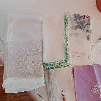 AN ASSORTMENT OF HANKIES AND A HAWKWOOD JAR CANDLE