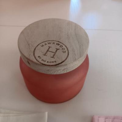 AN ASSORTMENT OF HANKIES AND A HAWKWOOD JAR CANDLE