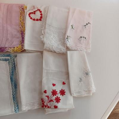AN ASSORTMENT OF HANKIES AND A HAWKWOOD JAR CANDLE