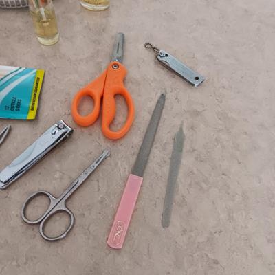 NAIL CARE PRODUCTS AND A GLASS FACE POWDER DISH