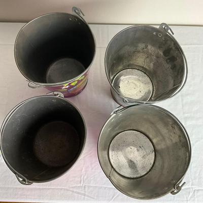 D888 Lot of Four Ohio Art Co. Bird & Fish Sand Pails