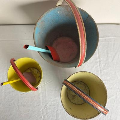 D897 Lot of Three English Sand Pails