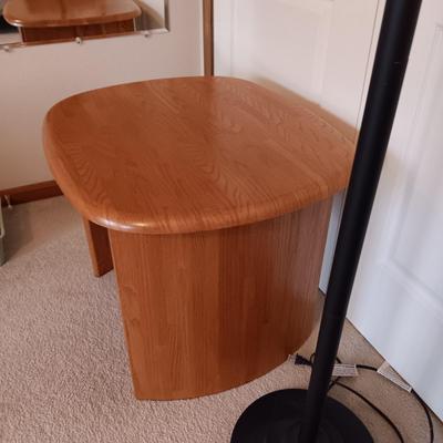 NICE END TABLE AND ADJUSTABLE FLOOR LAMP