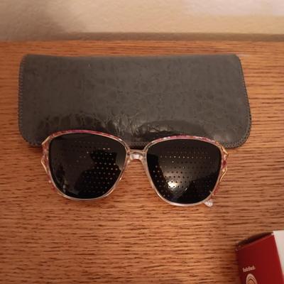 GLORIA VANDERBILT SUNGLASSES, WEATHER RADIO & TRAVEL RADIO