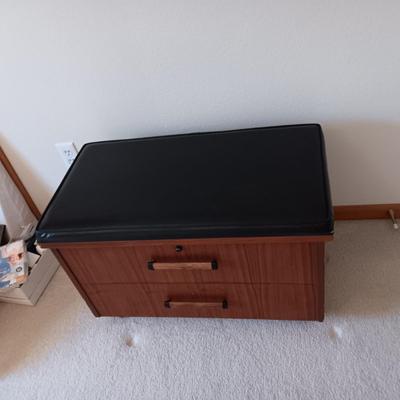 SMALLER LANE CEDAR CHEST WITH REMOVABLE INSERTS AND A KEY