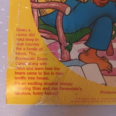 "MEET THE BERENSTAIN BEARS" & "BENJI AND HIS FRIENDS" VINYL LP'S