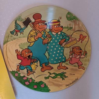 "MEET THE BERENSTAIN BEARS" & "BENJI AND HIS FRIENDS" VINYL LP'S