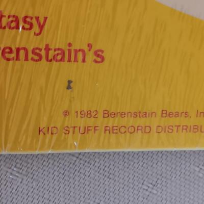"MEET THE BERENSTAIN BEARS" & "BENJI AND HIS FRIENDS" VINYL LP'S