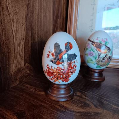 PORCELAIN EGGS WITH BIRDS