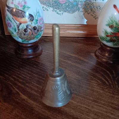 PORCELAIN EGGS WITH BIRDS
