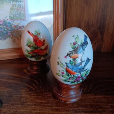 PORCELAIN EGGS WITH BIRDS