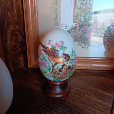 PORCELAIN EGGS WITH BIRDS