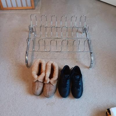 SHOE RACK, SLIPPERS AND CASUAL SHOES SIZE 7 1/2