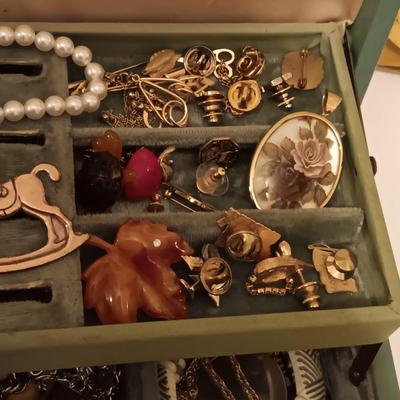 REUGE MUSICAL JEWELRY BOX AND A COLLECTION OF COSTUME JEWELRY