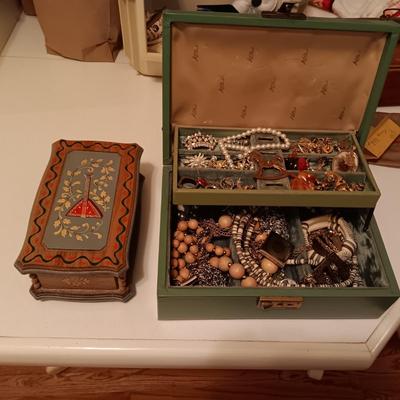 REUGE MUSICAL JEWELRY BOX AND A COLLECTION OF COSTUME JEWELRY