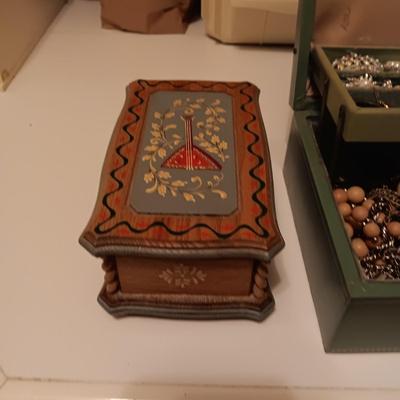 REUGE MUSICAL JEWELRY BOX AND A COLLECTION OF COSTUME JEWELRY