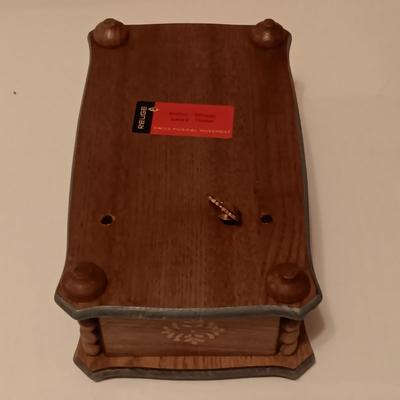 REUGE MUSICAL JEWELRY BOX AND A COLLECTION OF COSTUME JEWELRY