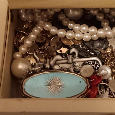 2 JEWELRY BOXES FILLED WITH COSTUME JEWELRY