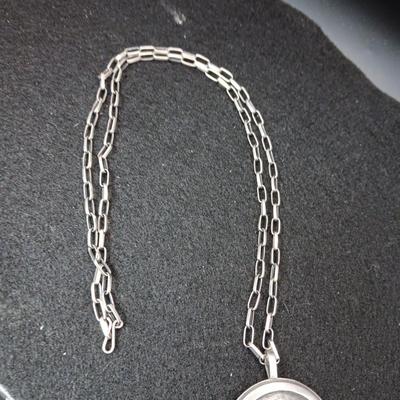 STERLING SILVER EAGLE PENDANT ON A STERLING CHAIN 28.80g