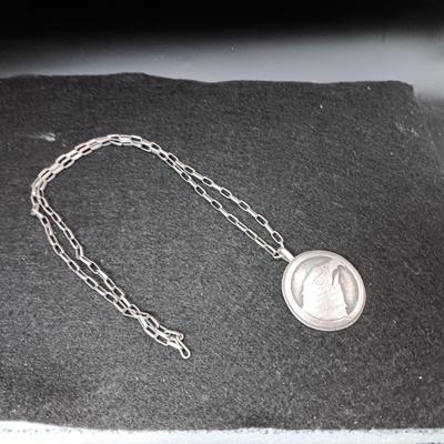 STERLING SILVER EAGLE PENDANT ON A STERLING CHAIN 28.80g