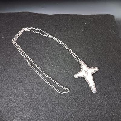 STERLING SILVER CROSS AND STERLING CHAIN 18.10g