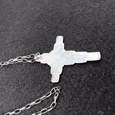 STERLING SILVER CROSS AND STERLING CHAIN 18.10g