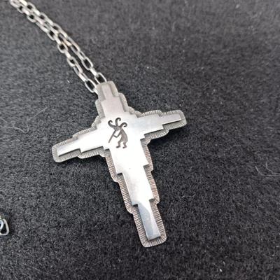 STERLING SILVER CROSS AND STERLING CHAIN 18.10g