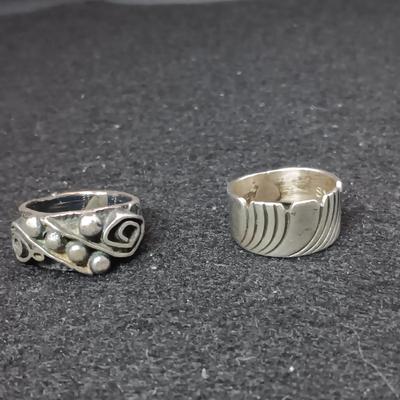 2 STERLING SILVER RINGS SIZES 5 1/4 & 6 - WEIGHT 12.54g