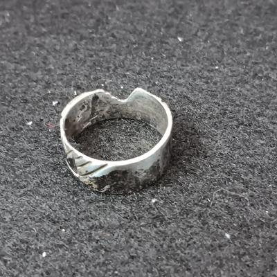 2 STERLING SILVER RINGS SIZE 7 - WEIGHT 8.69g