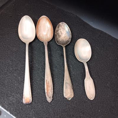 4 STERLING SILVER SPOONS 102g