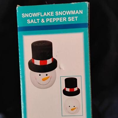 Snowflake Snowman Salt & Pepper Set
