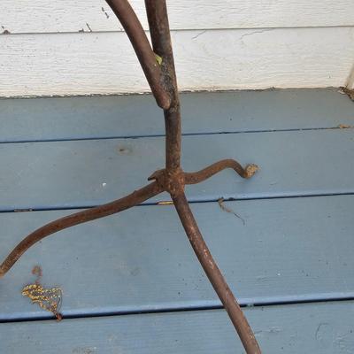 Wrought Iron Bottle Tree w/Bottles (Y-JS)