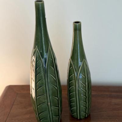 Green leaf vases