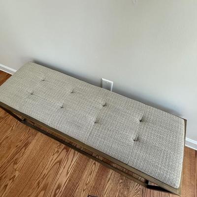Tufted upholstered bench