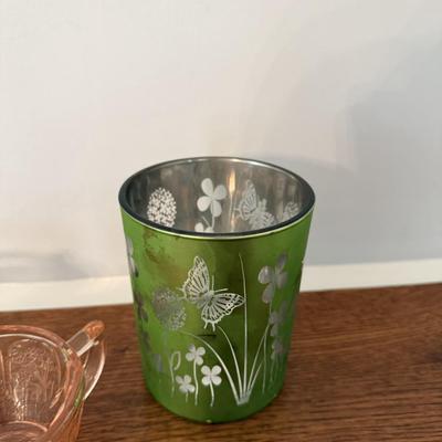 Four depression ware glasses, sugar and creamer and green glass